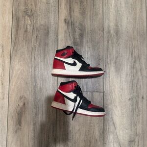 Nike Air Jordan 1 Retro High OG - Black/Red/White